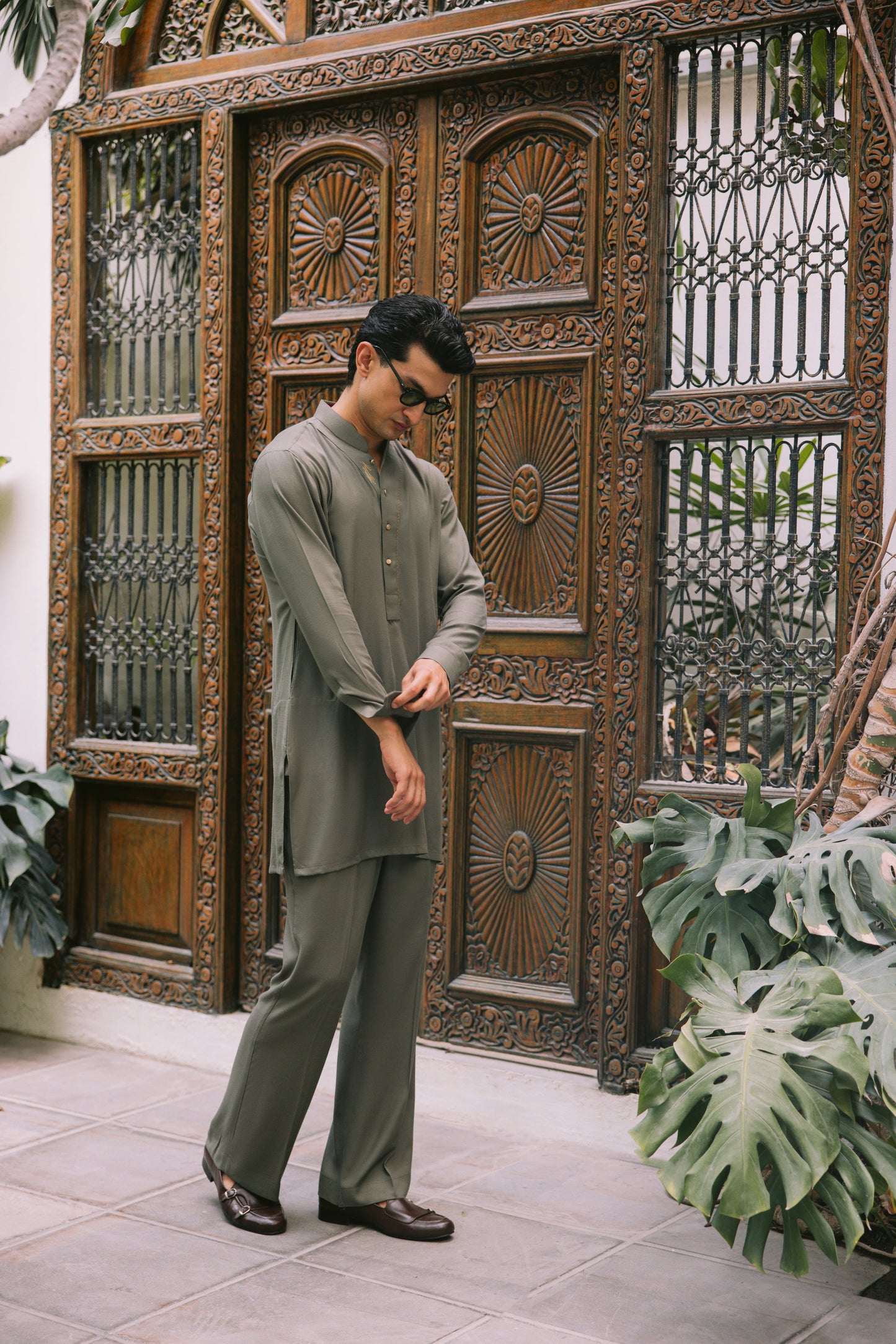 OLIVE GREEN LINEN KURTA PAJAMA