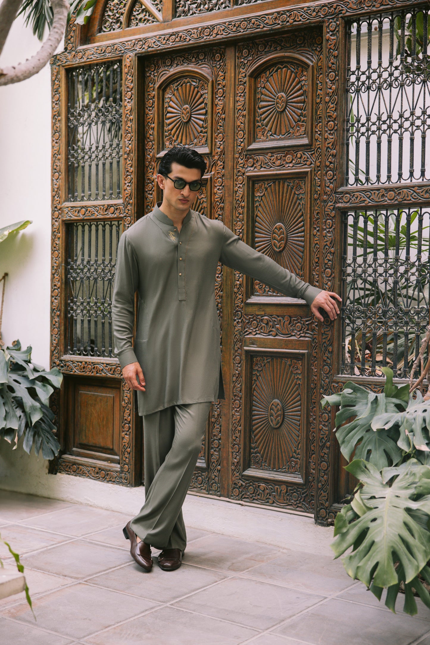 OLIVE GREEN LINEN KURTA PAJAMA