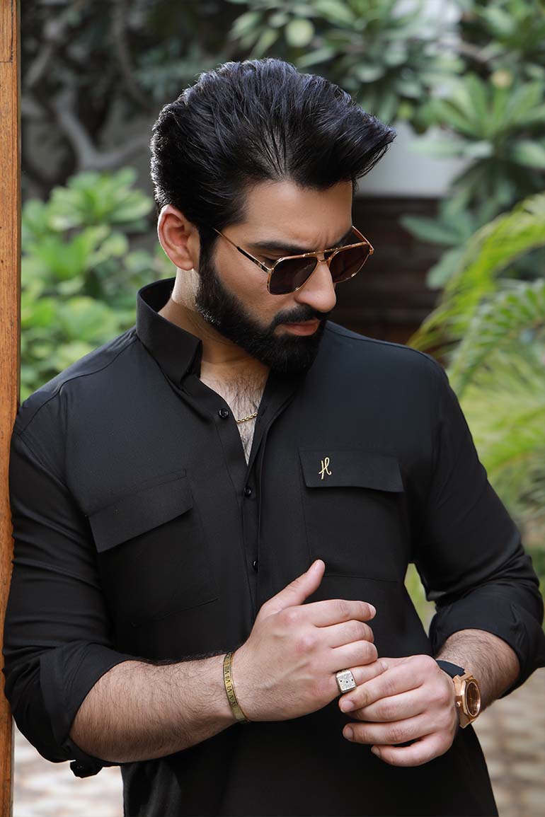 BLACK LINEN KURTA PAJAMA