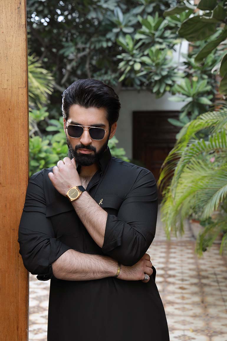 BLACK LINEN KURTA PAJAMA