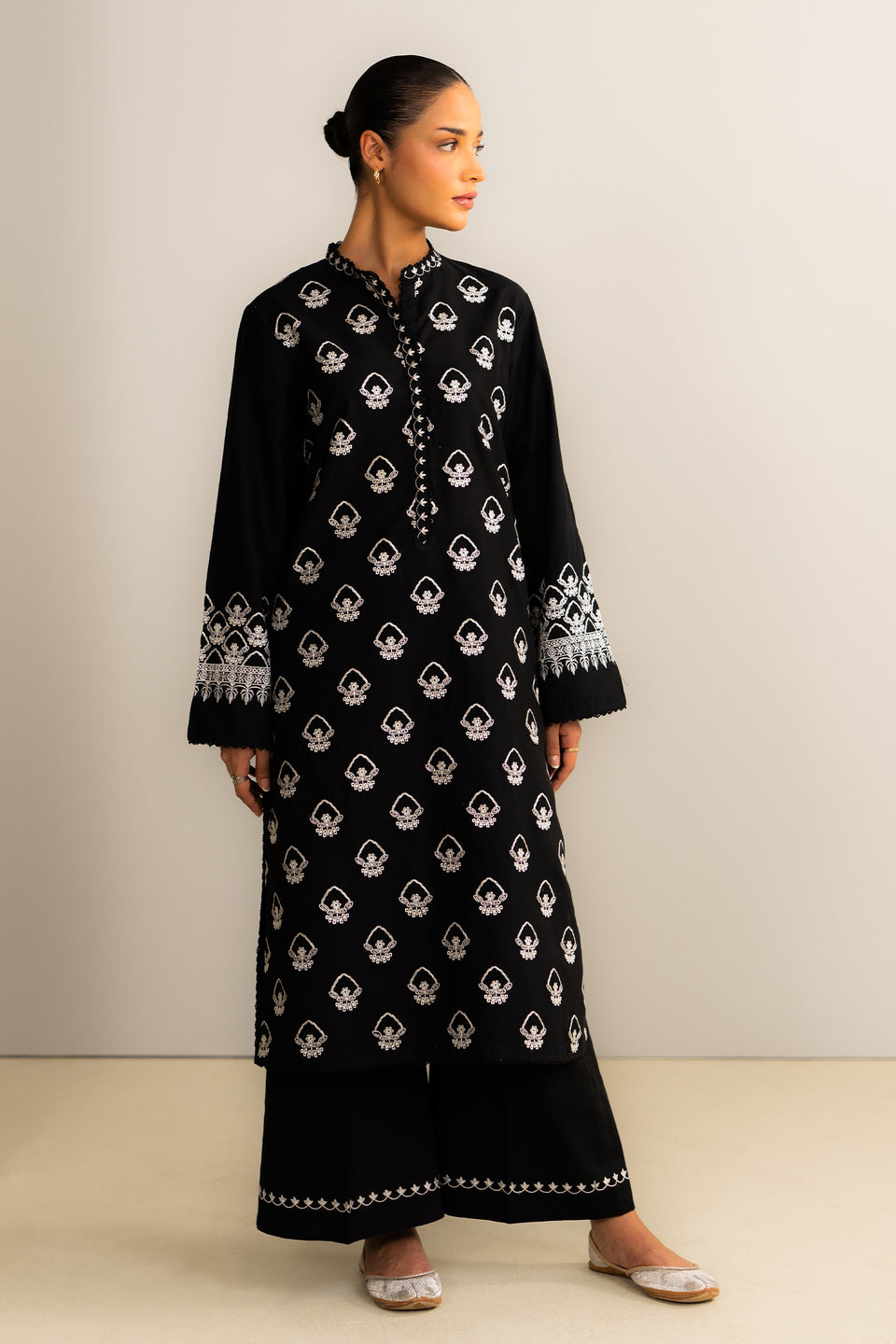 Basics SS '25 - ZR25B0713