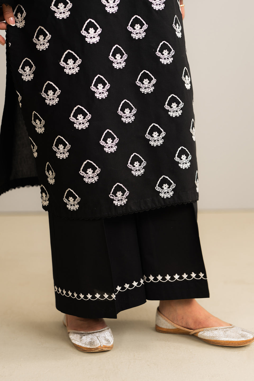 Basics SS '25 - ZR25B0713