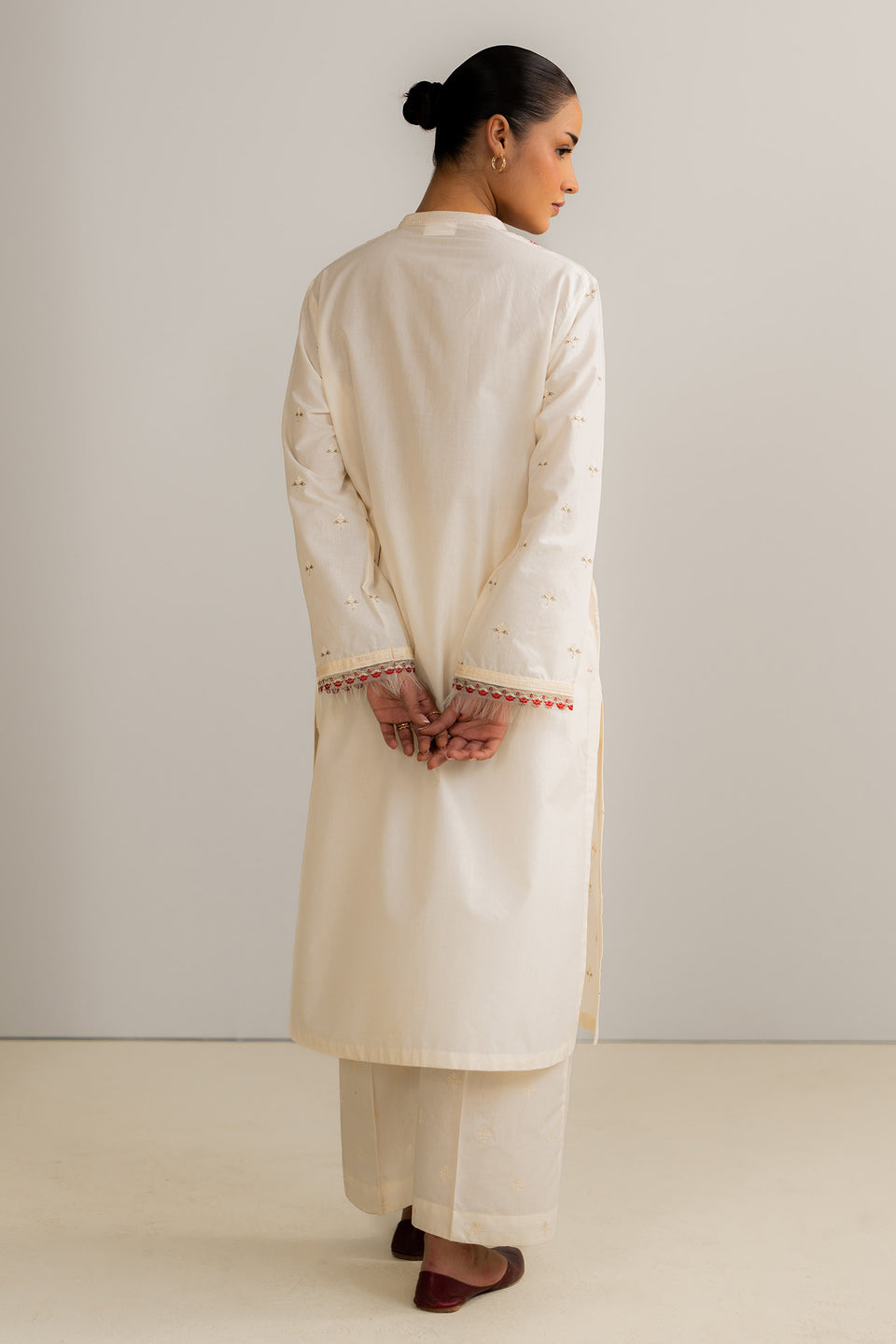 Basics SS '25 - ZR25B0716