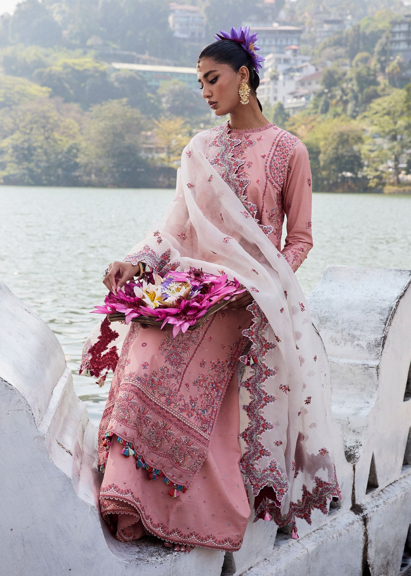 Luxury Lawn '25 - Peaar