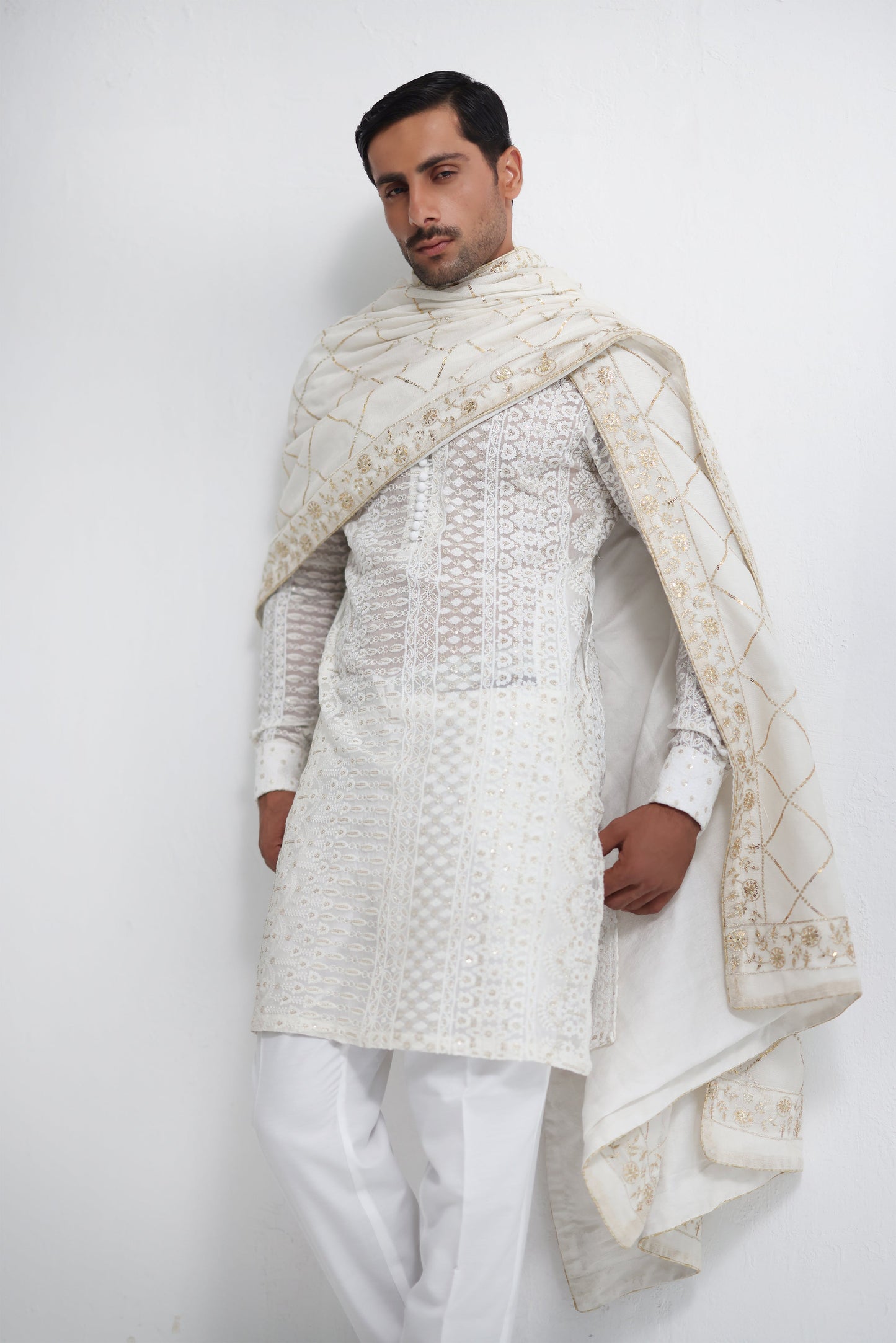WHITE EMBROIDERED KURTA PAJAMA