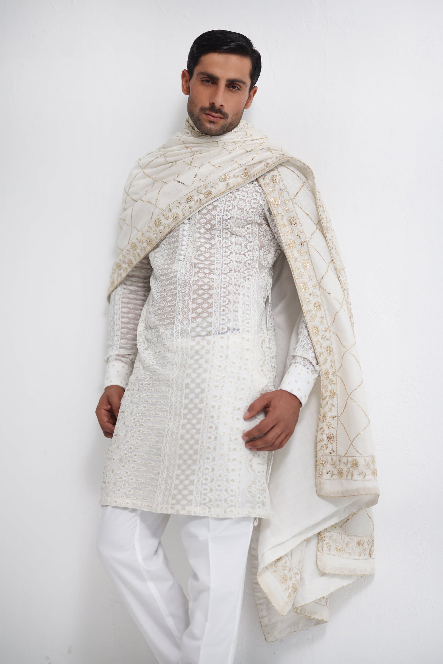 WHITE EMBROIDERED KURTA PAJAMA